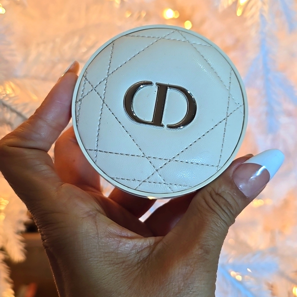 Dior Forever Cushion PowderUltra-Fine and Fresh Skin-Caring Loose Powder…